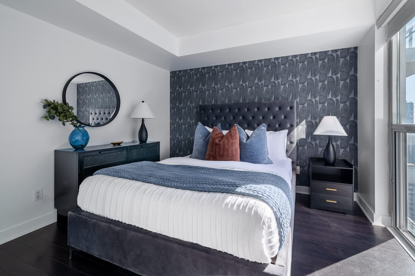 Modern Downtown Studio with Private Patio
-photo-2