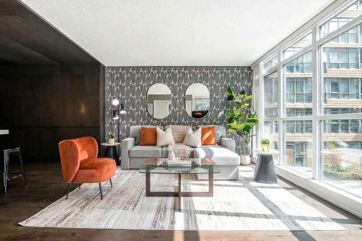 Stunning Condo Near CN Tower & Waterfront Parking-hero-photo