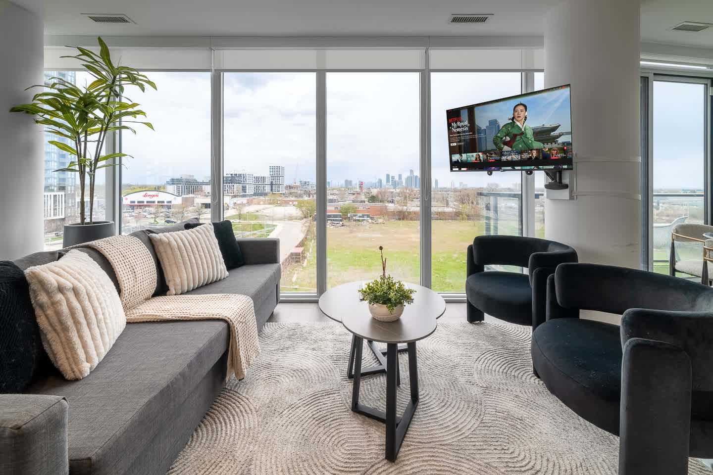 Panoramic 3BR Retreat by CF Sherway Gardens-hero-photo
