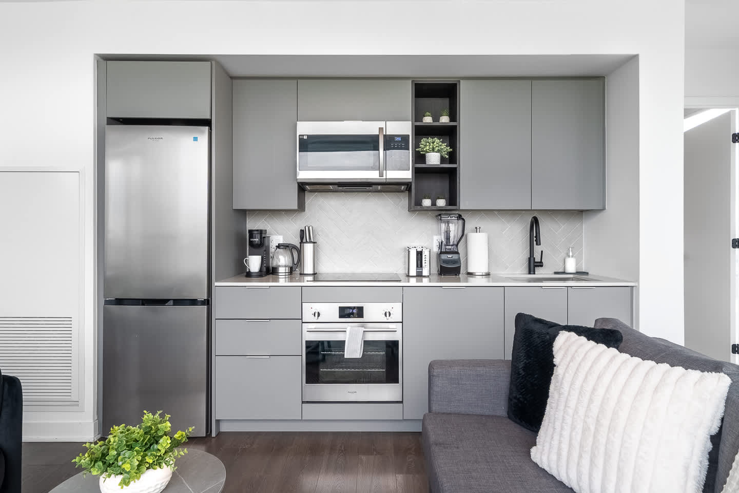 Panoramic 3BR Retreat by CF Sherway Gardens-photo-3