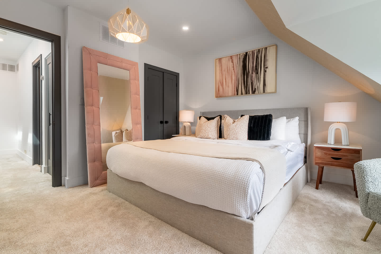 Chic 3BR West-End Home, Private Rooftop & Parking-photo-2
