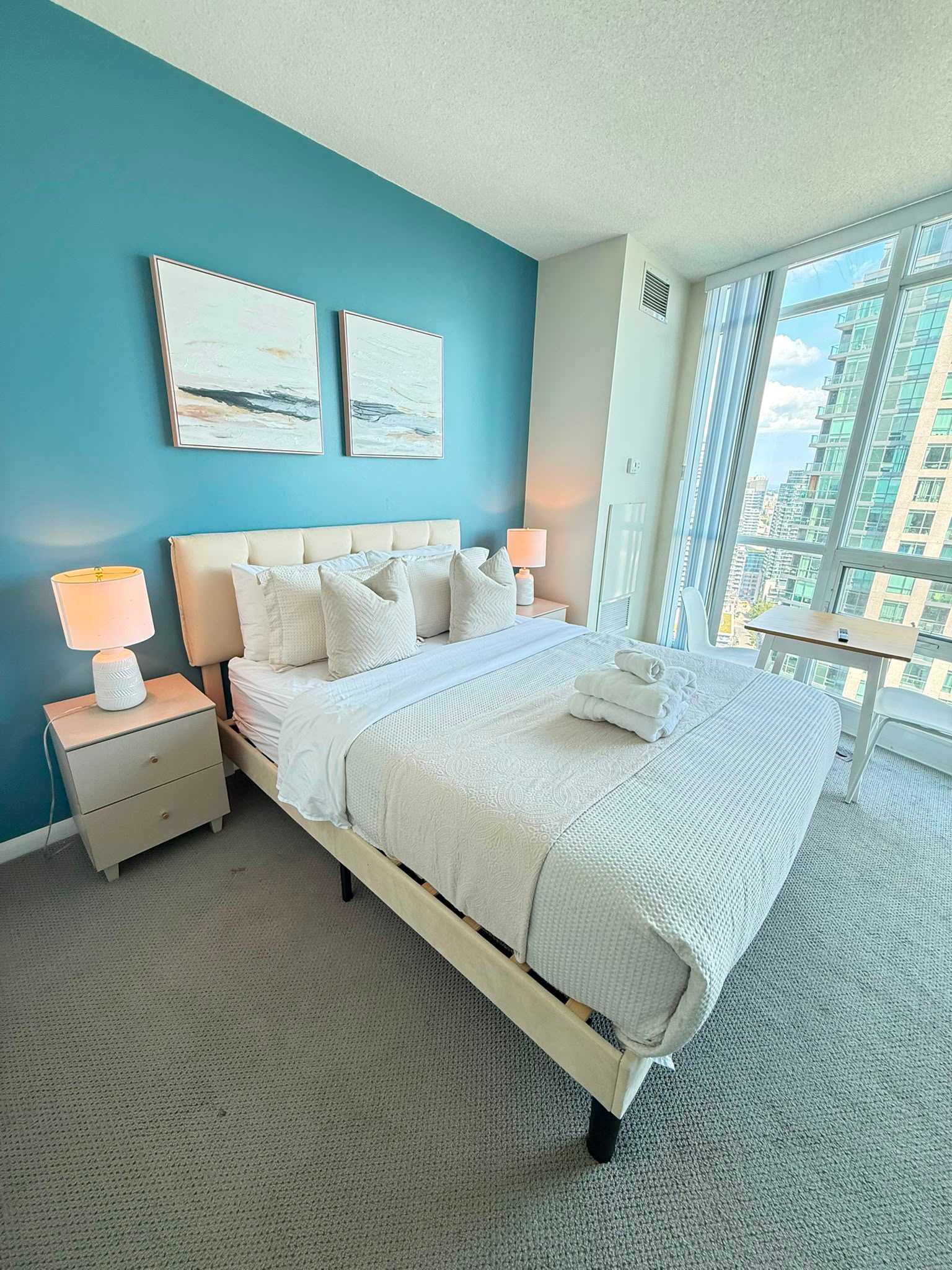Central Studio Apartment | Walk to Rogers Centre-hero-photo
