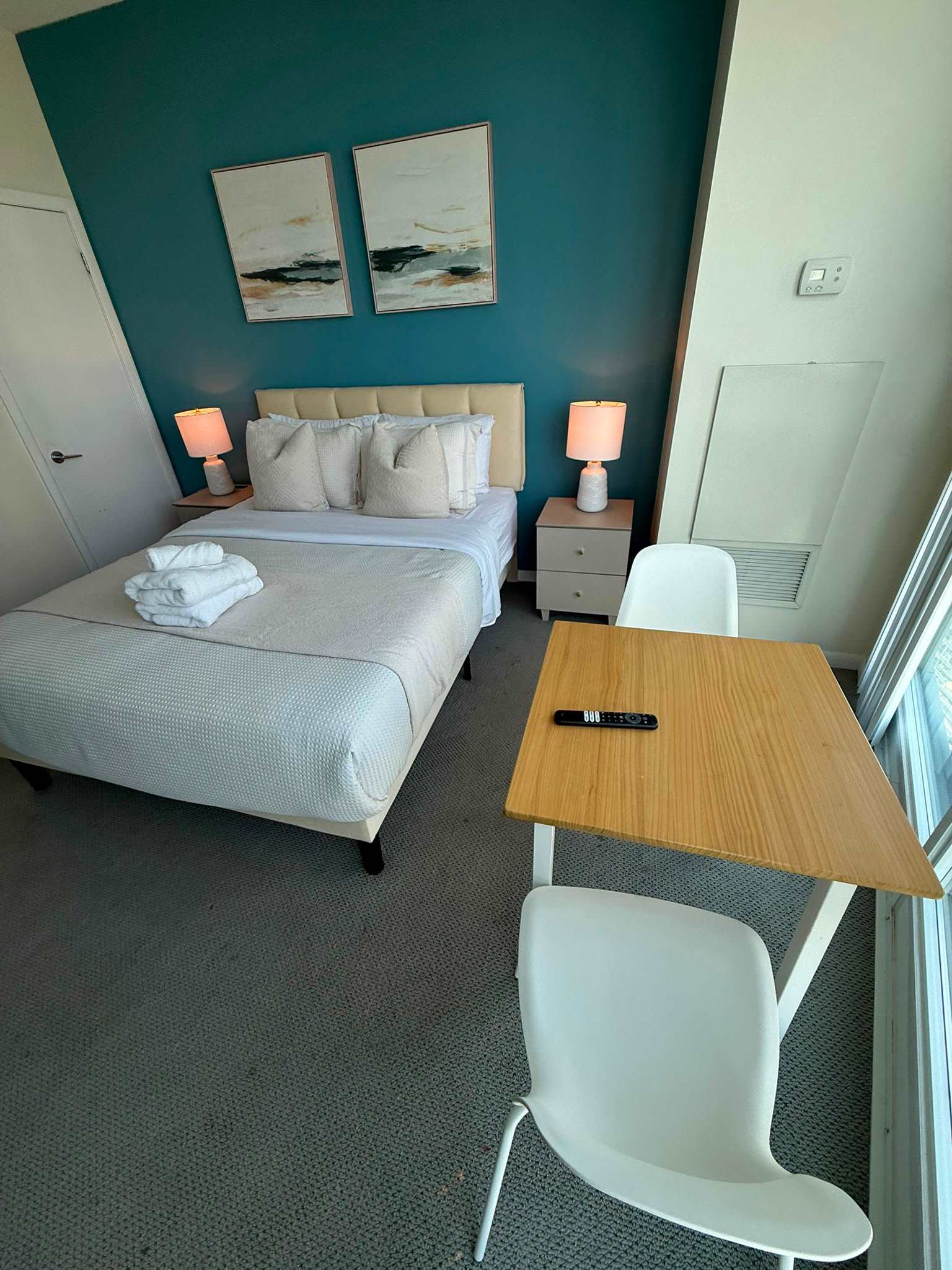 Central Studio Apartment | Walk to Rogers Centre-photo-2