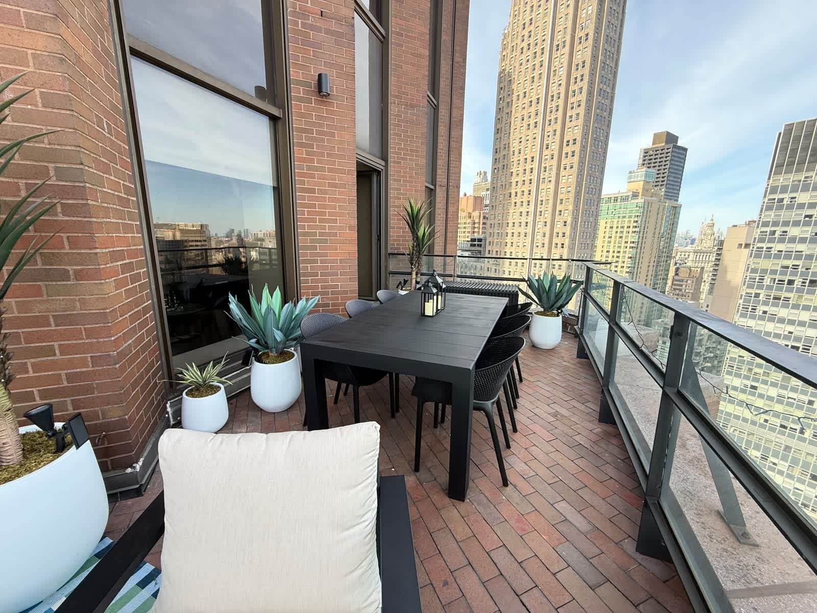 Stunning 3BR Skyline Sanctuary in Financial District-photo-3