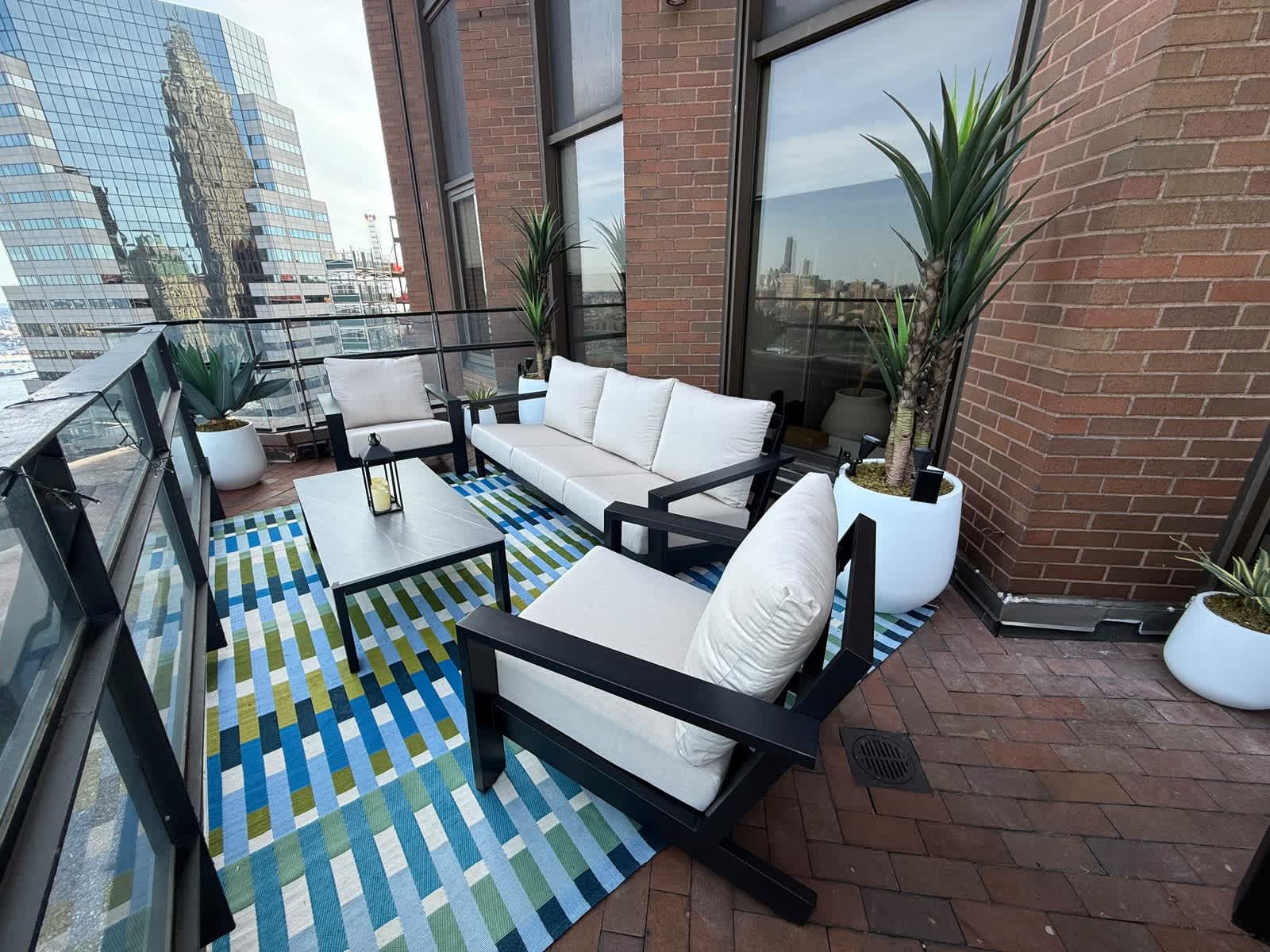 Stunning 3BR Skyline Sanctuary in Financial District-photo-2