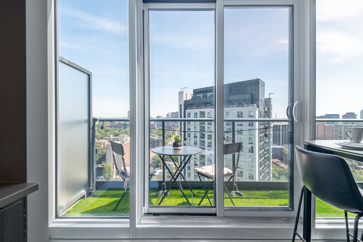 Bright Downtown Studio | Private Balcony & Views-photo-2