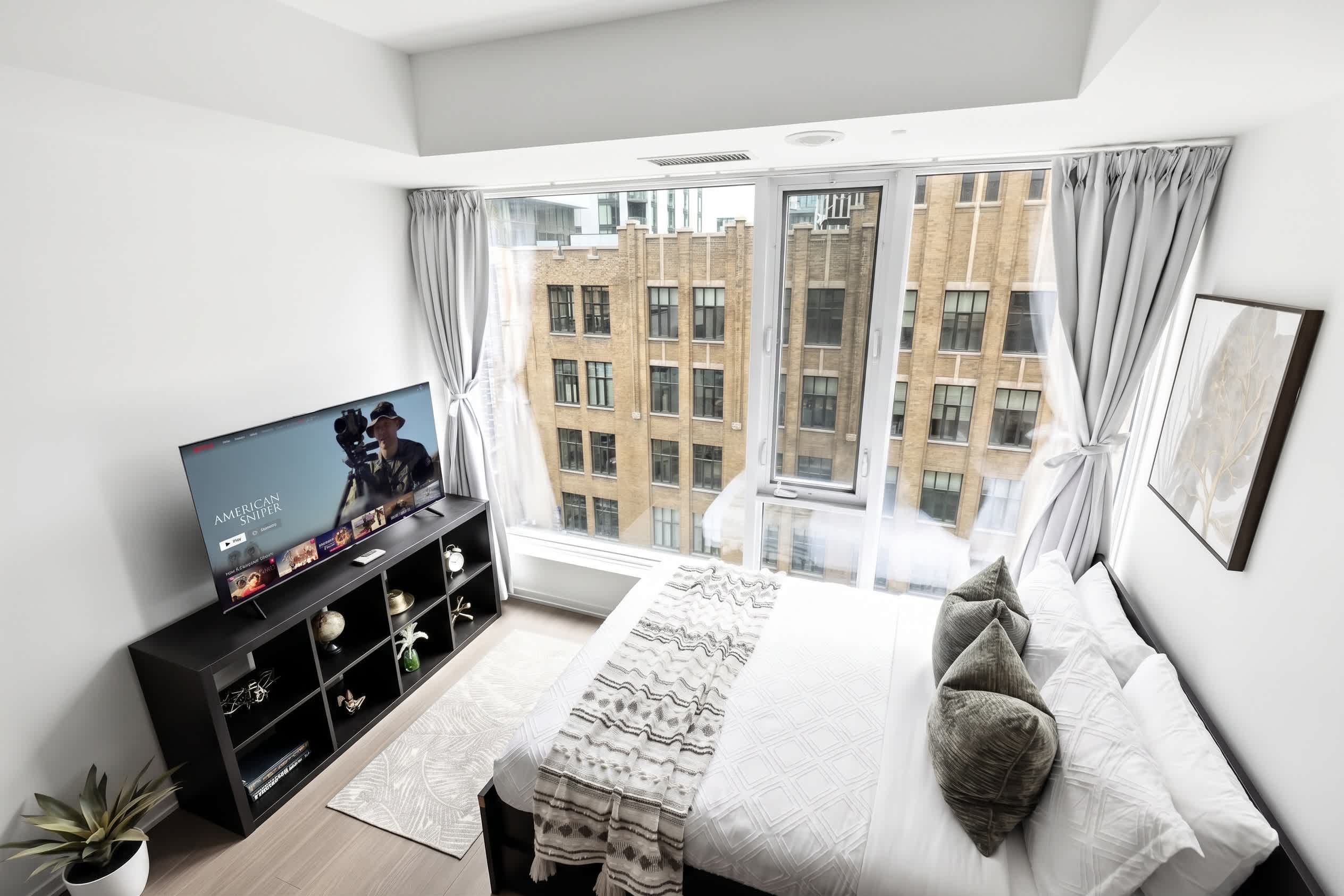 Stylish Downtown Studio | Walk to CN Tower-hero-photo