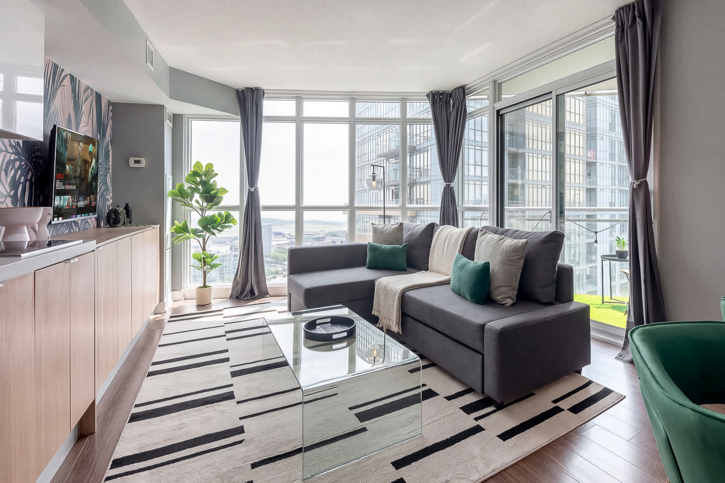 Downtown 2BR Escape | Skyline Views & Parking-hero-photo
