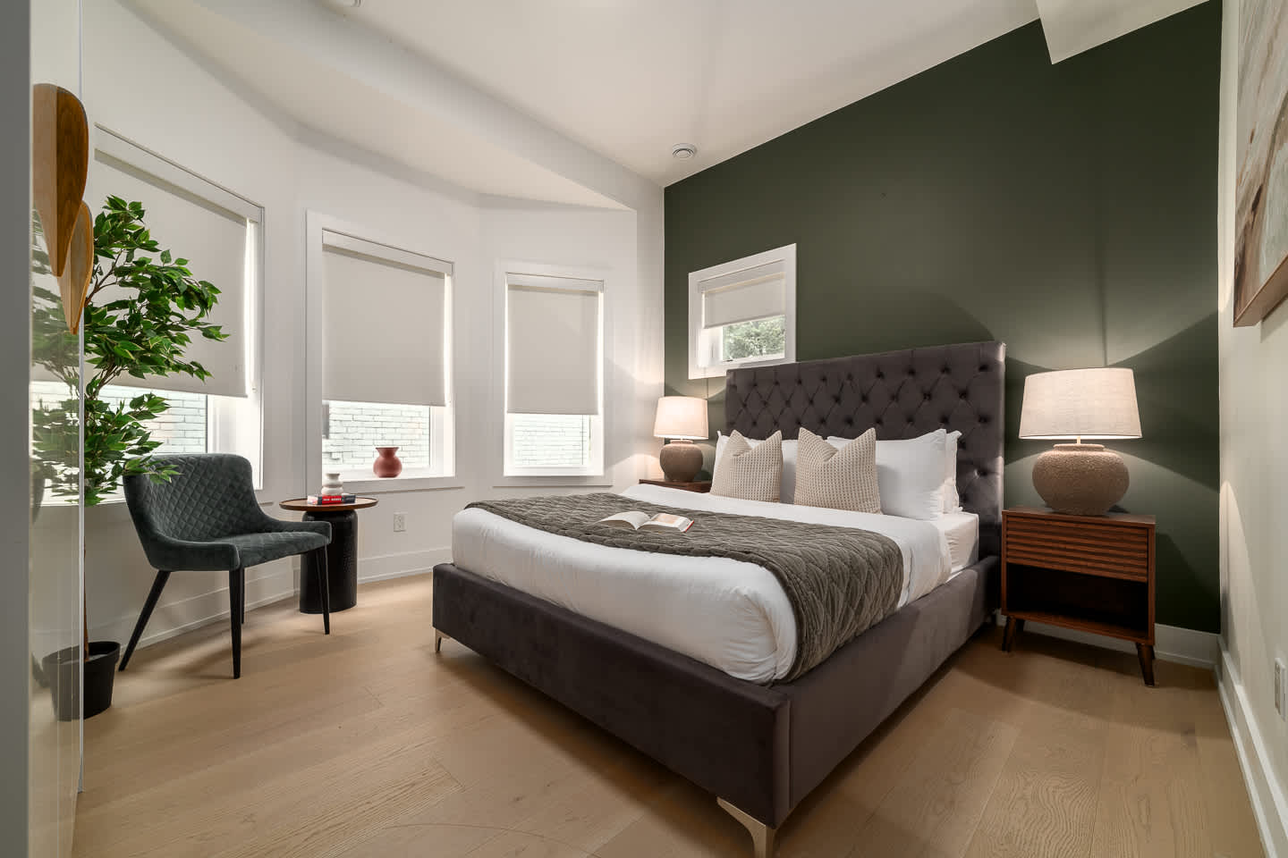 West End 2-Bed Flat | Walk to Queen St West!-photo-2