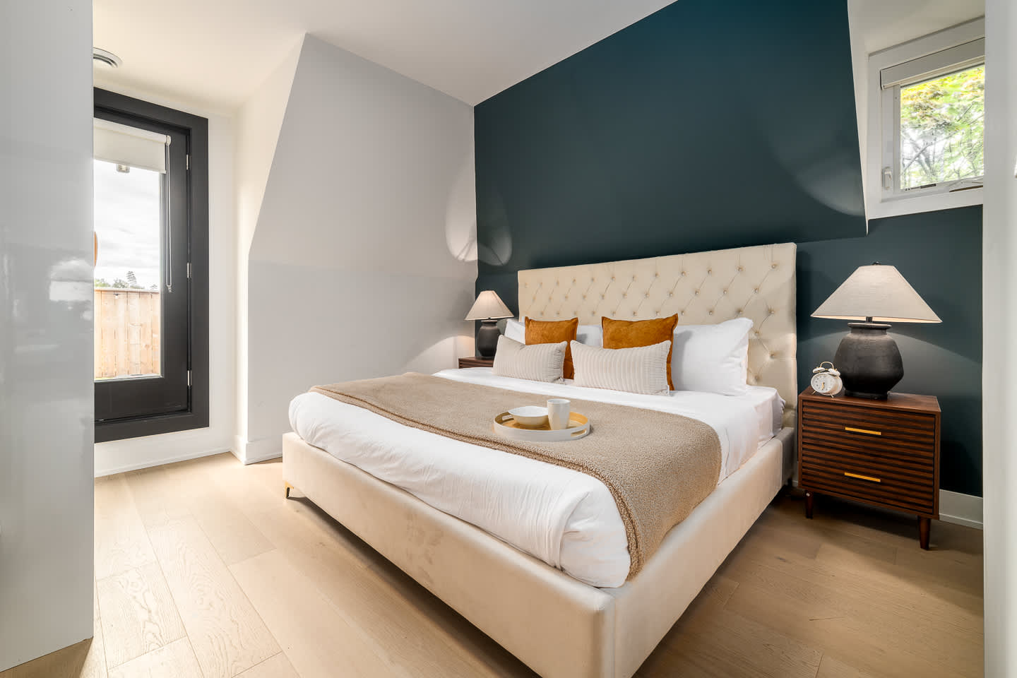 Free Parking! Dual King Suite | West End Gem -photo-3