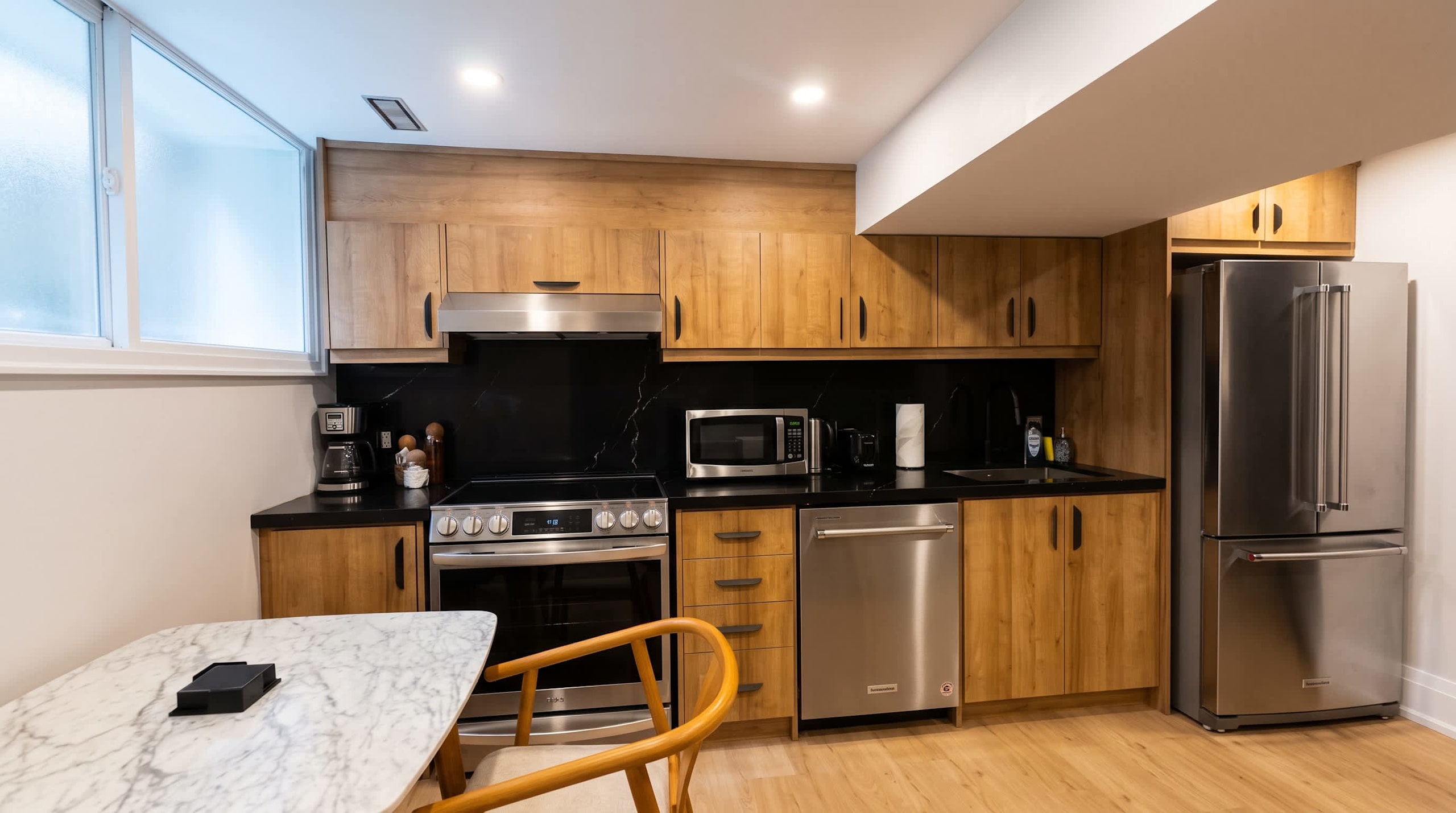 Stylish Parkdale 1BR, Steps to Queen West-photo-3