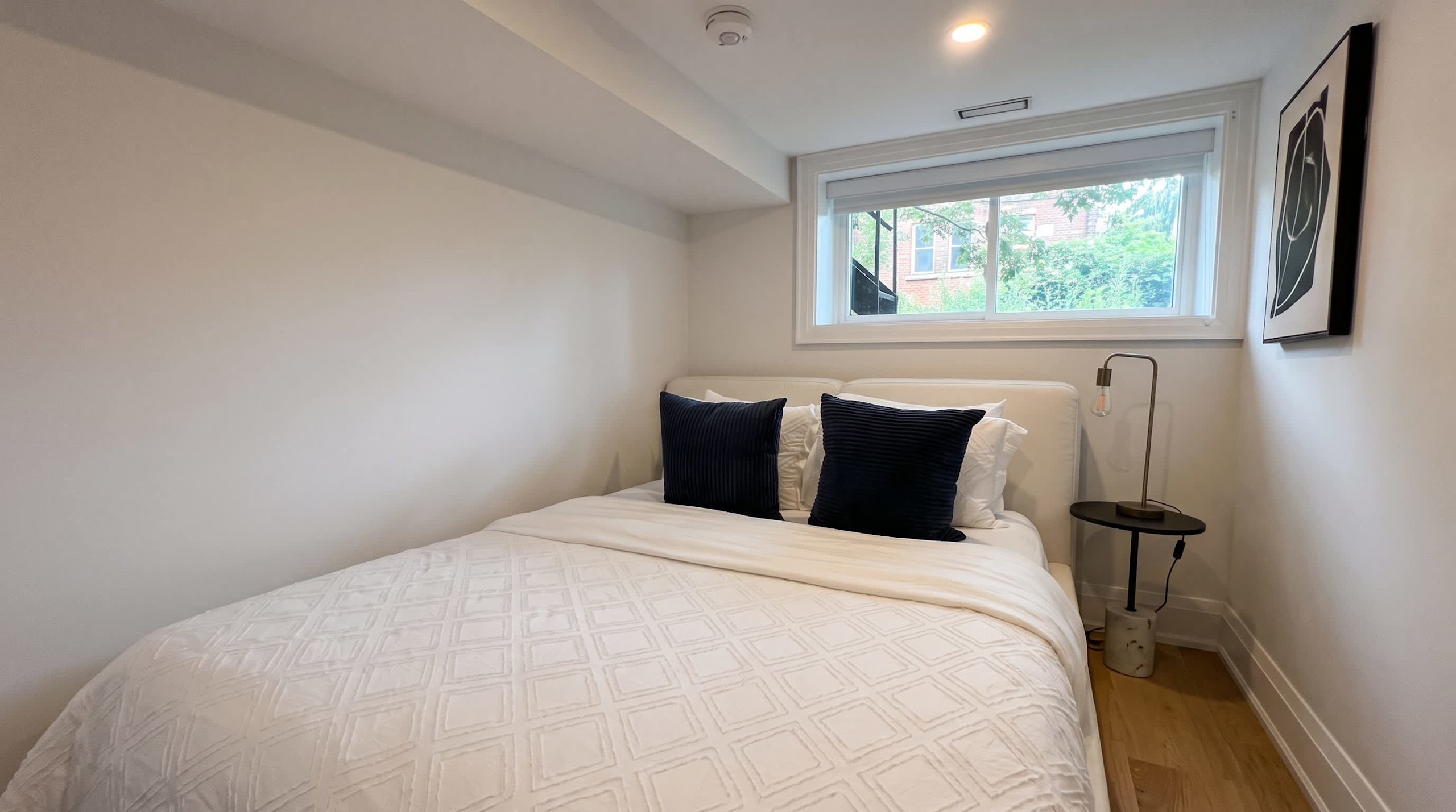 Stylish Parkdale 1BR, Steps to Queen West-photo-2