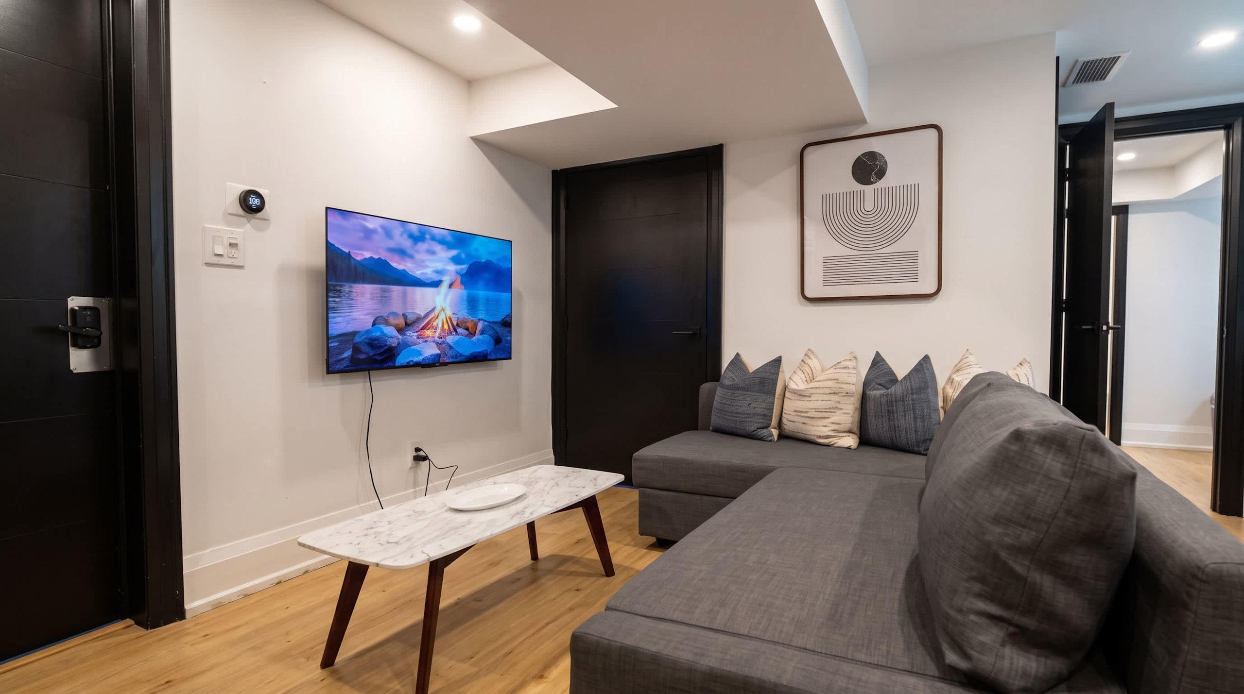 Stylish Parkdale 1BR, Steps to Queen West-hero-photo