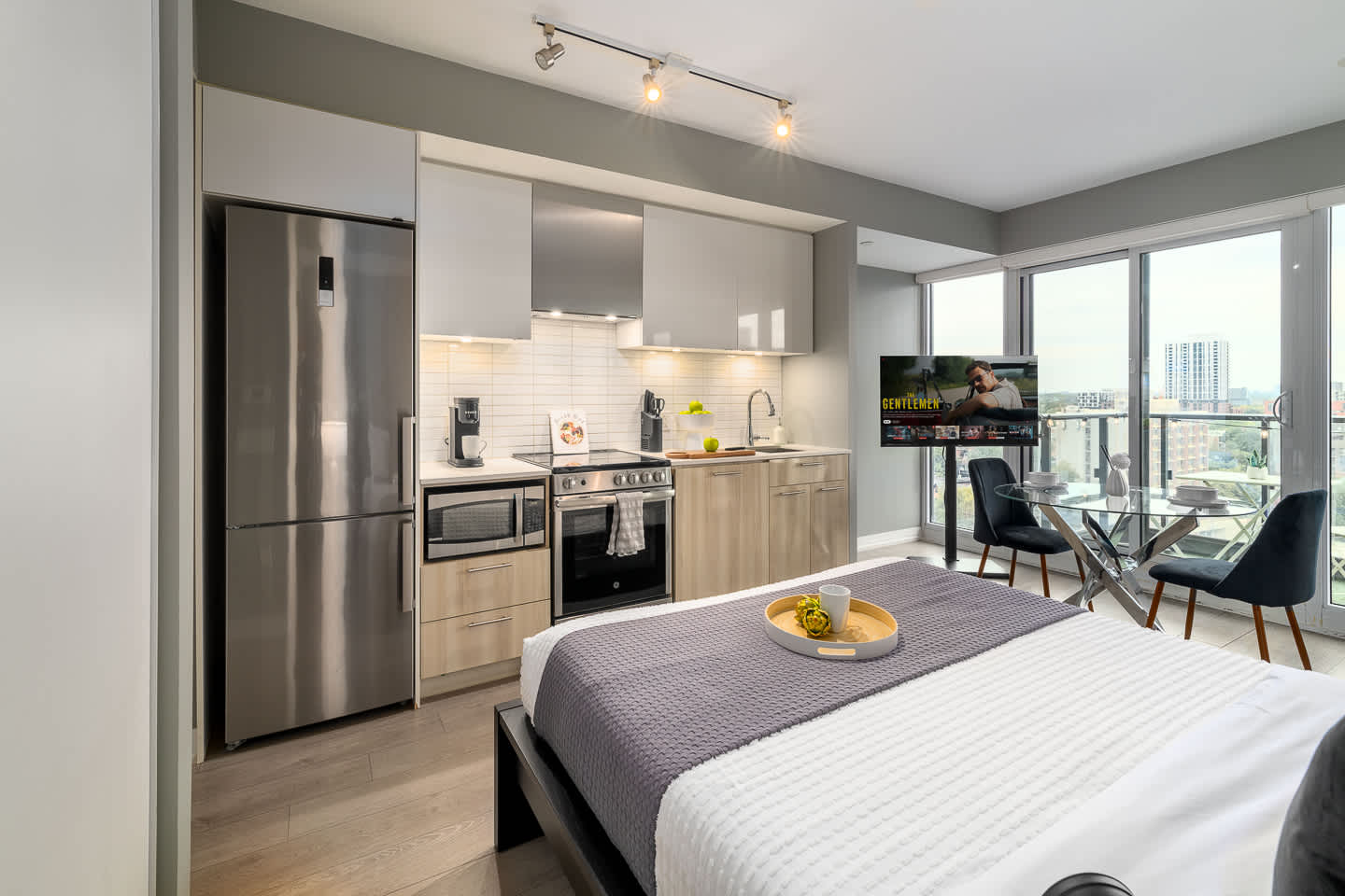 Downtown Studio w Balcony Steps to Eaton Centre-hero-photo