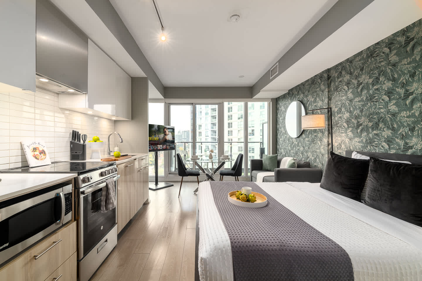 Downtown Studio w Balcony Steps to Eaton Centre-photo-3