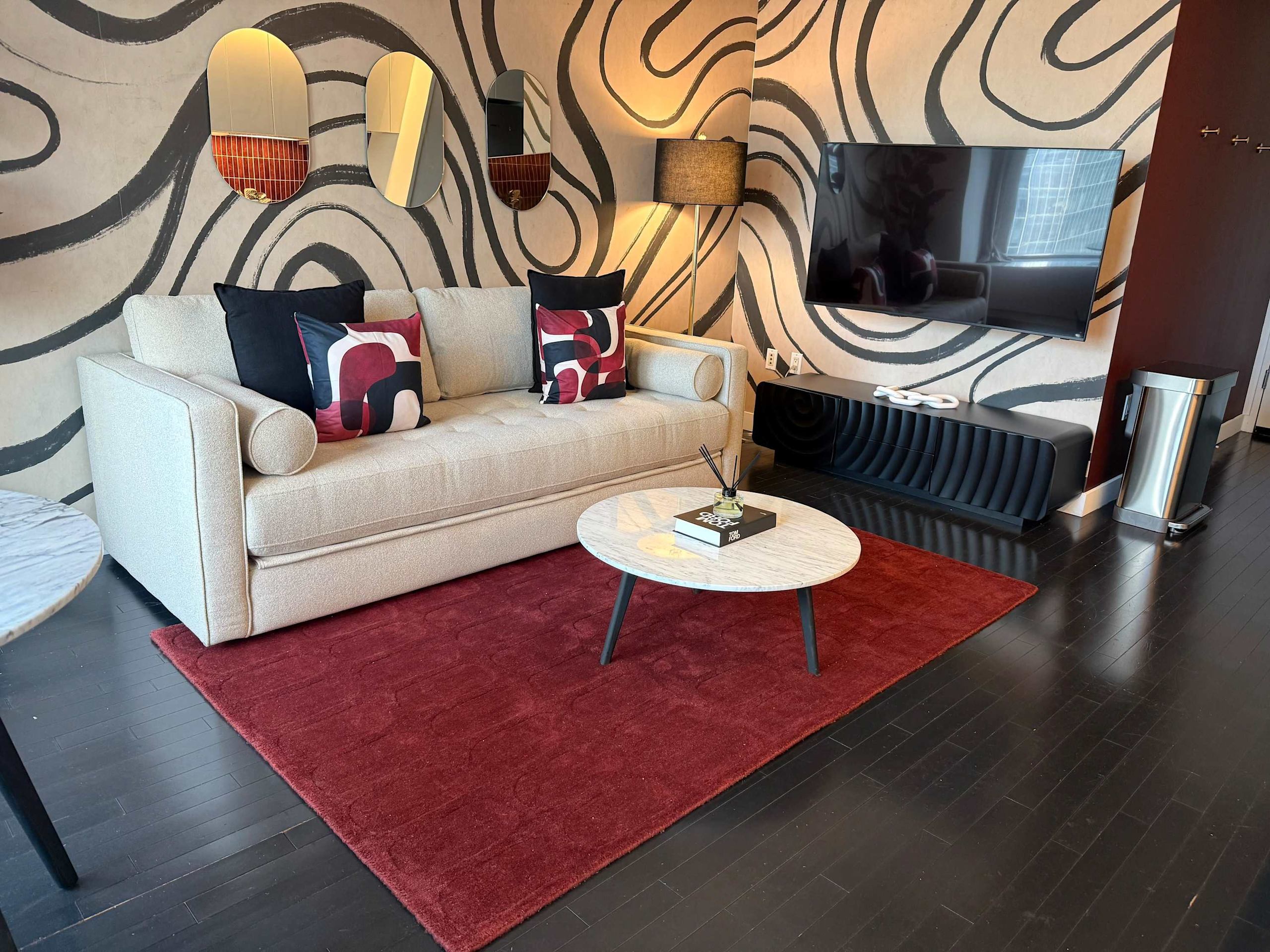 Chic FiDi 1BR Suite Skyline Views & Modern Style-hero-photo