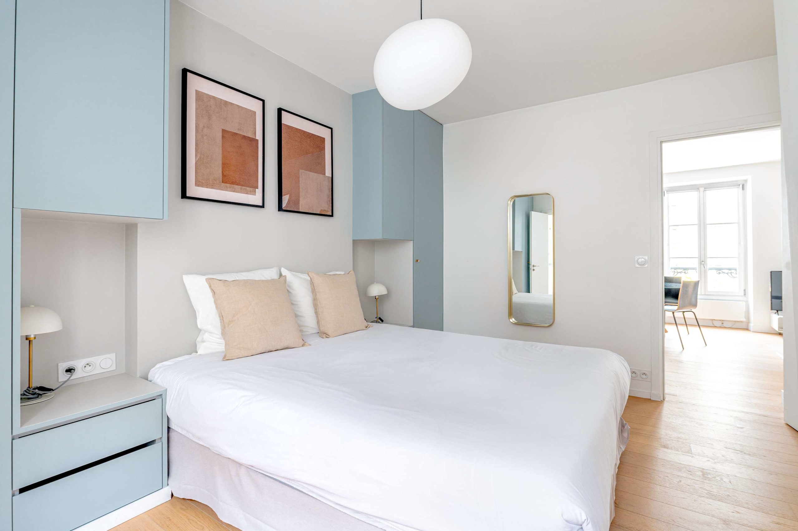 Beautiful Home Steps from Bon Marché