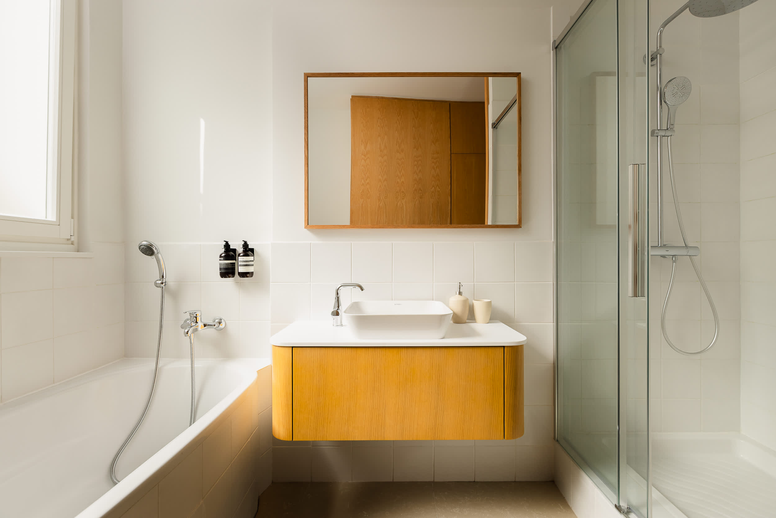 Refined Montaigne 2BR Suite 6P