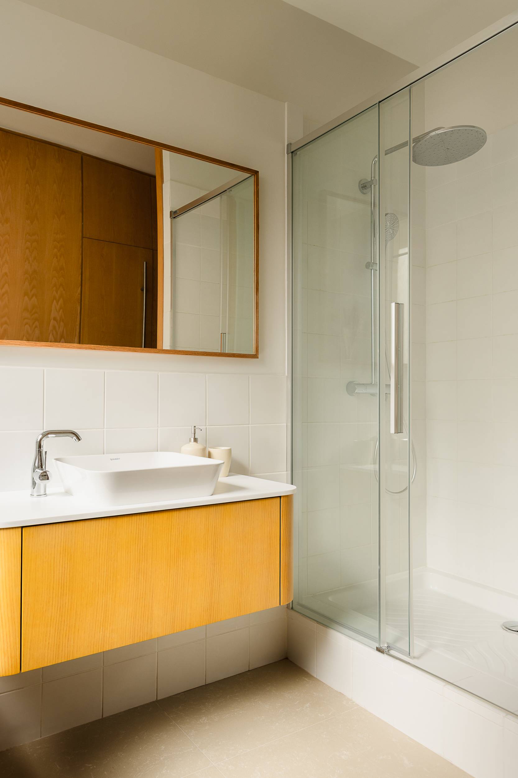 Refined Montaigne 2BR Suite 6P - 23
