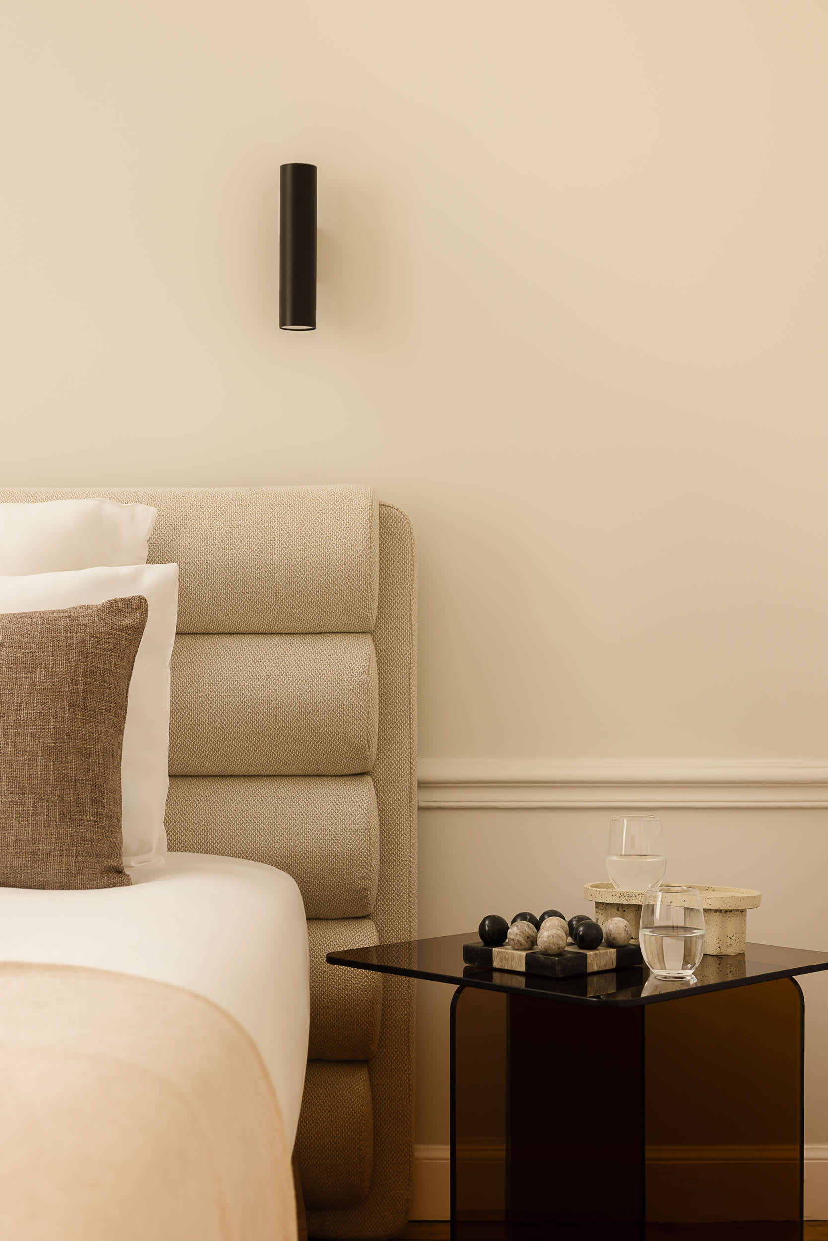 Refined Montaigne 2BR Suite 6P - 17