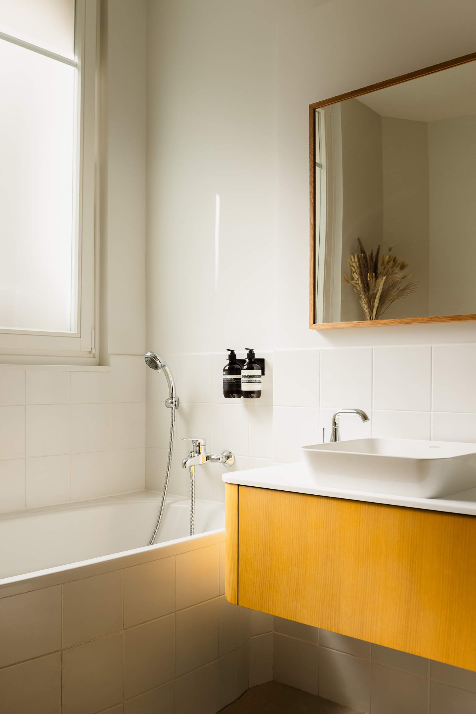 Refined Montaigne 2BR Suite 6P - 22