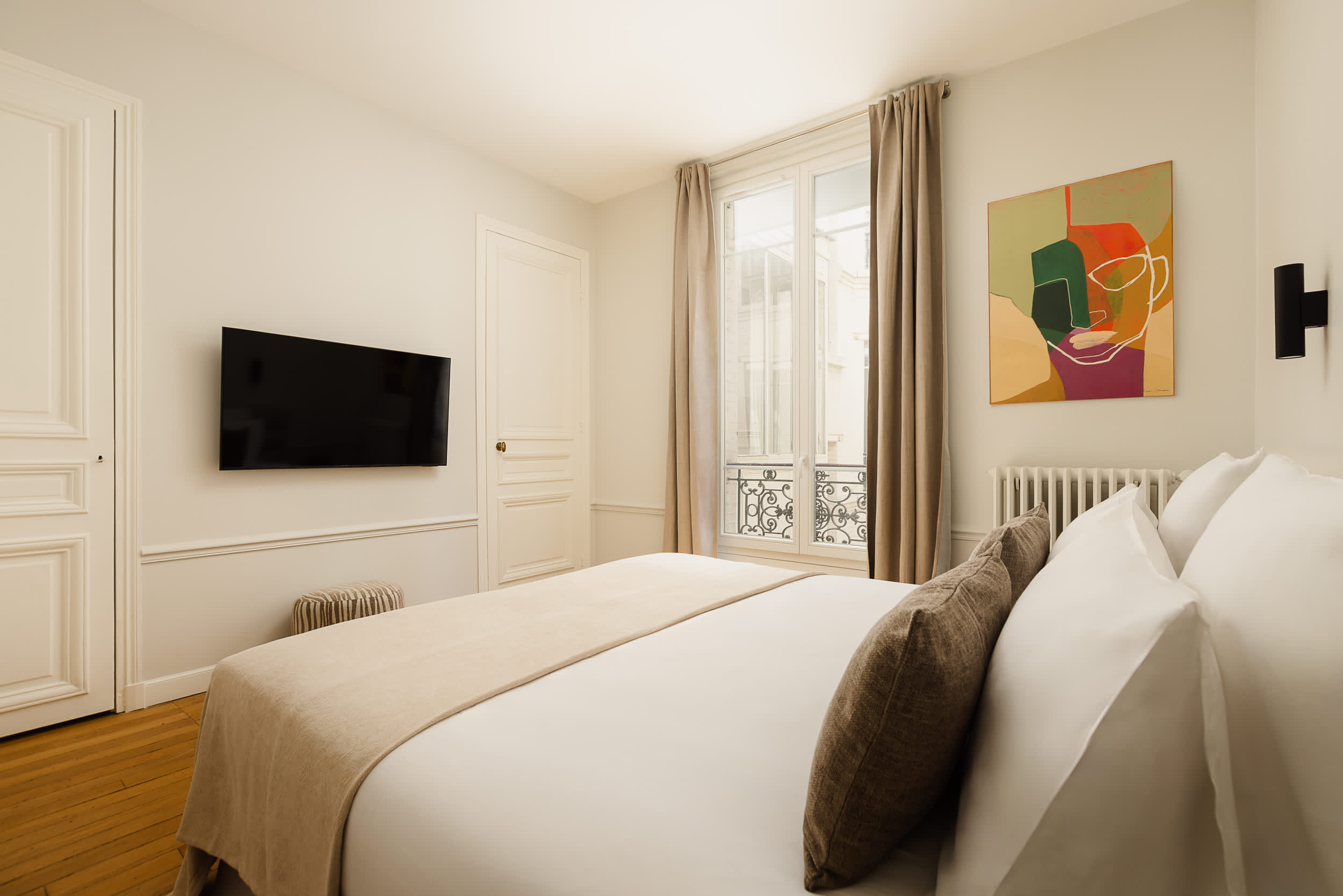 Refined Montaigne 2BR Suite 6P - 15