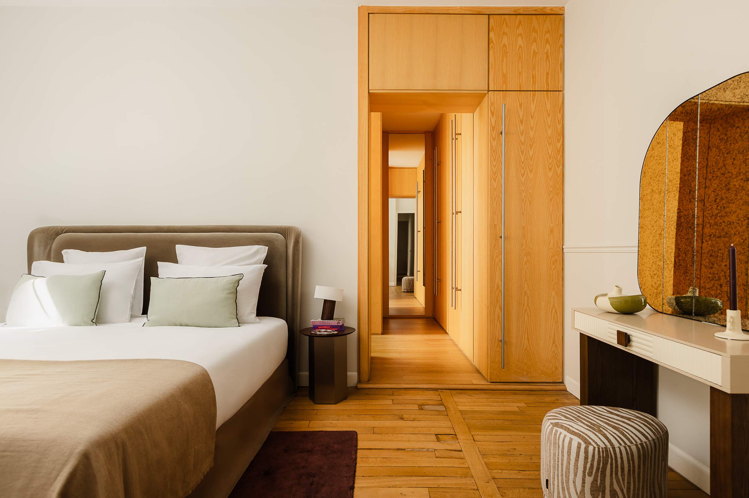 Refined Montaigne 2BR Suite 6P
