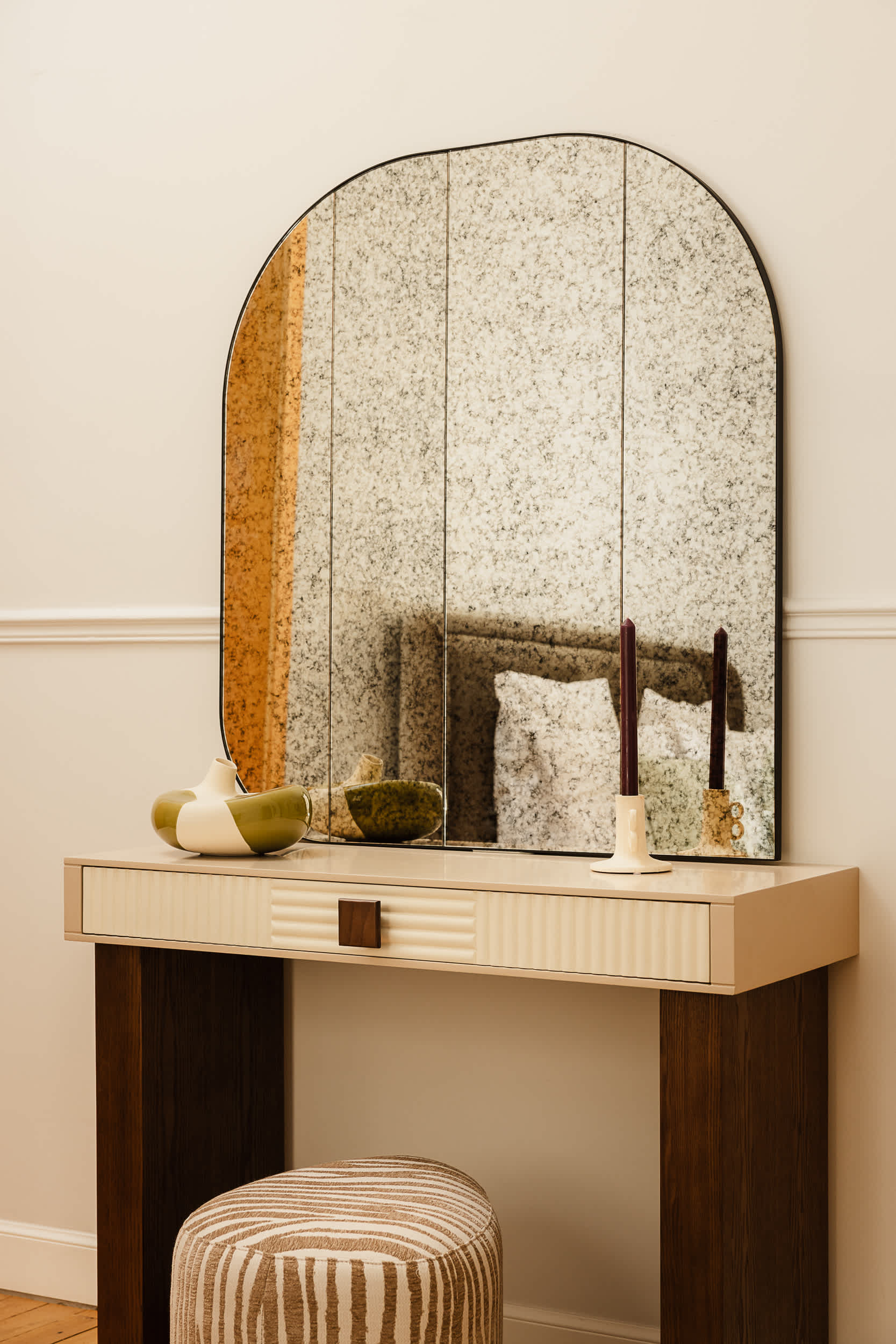 Refined Montaigne 2BR Suite 6P - 16