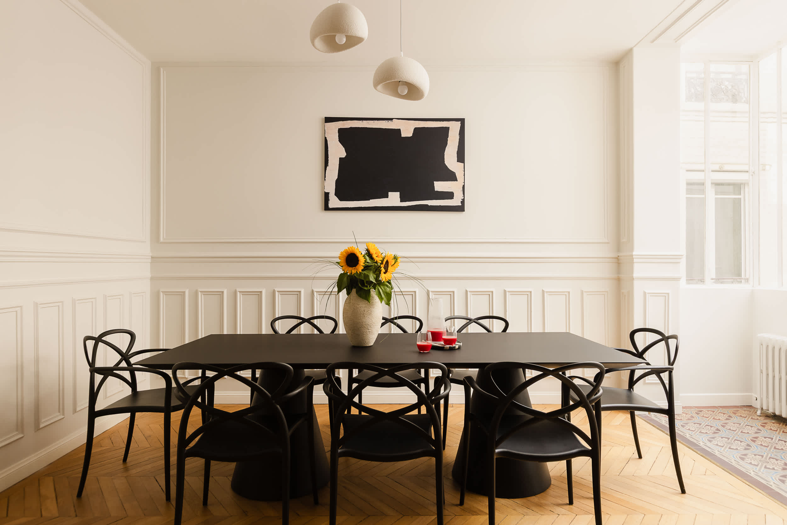 Refined Montaigne 2BR Suite 6P - 4