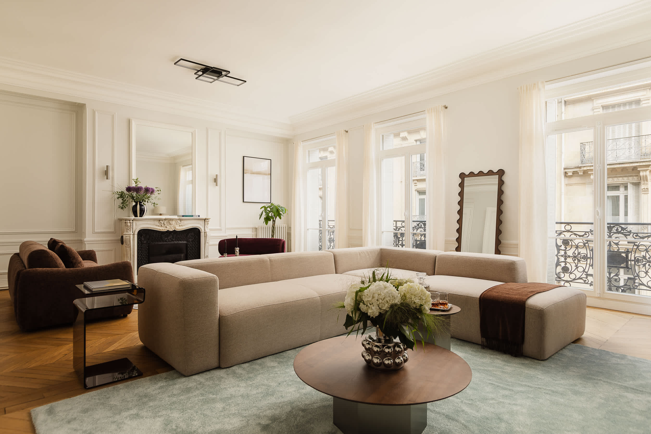 Refined Montaigne 2BR Suite 6P