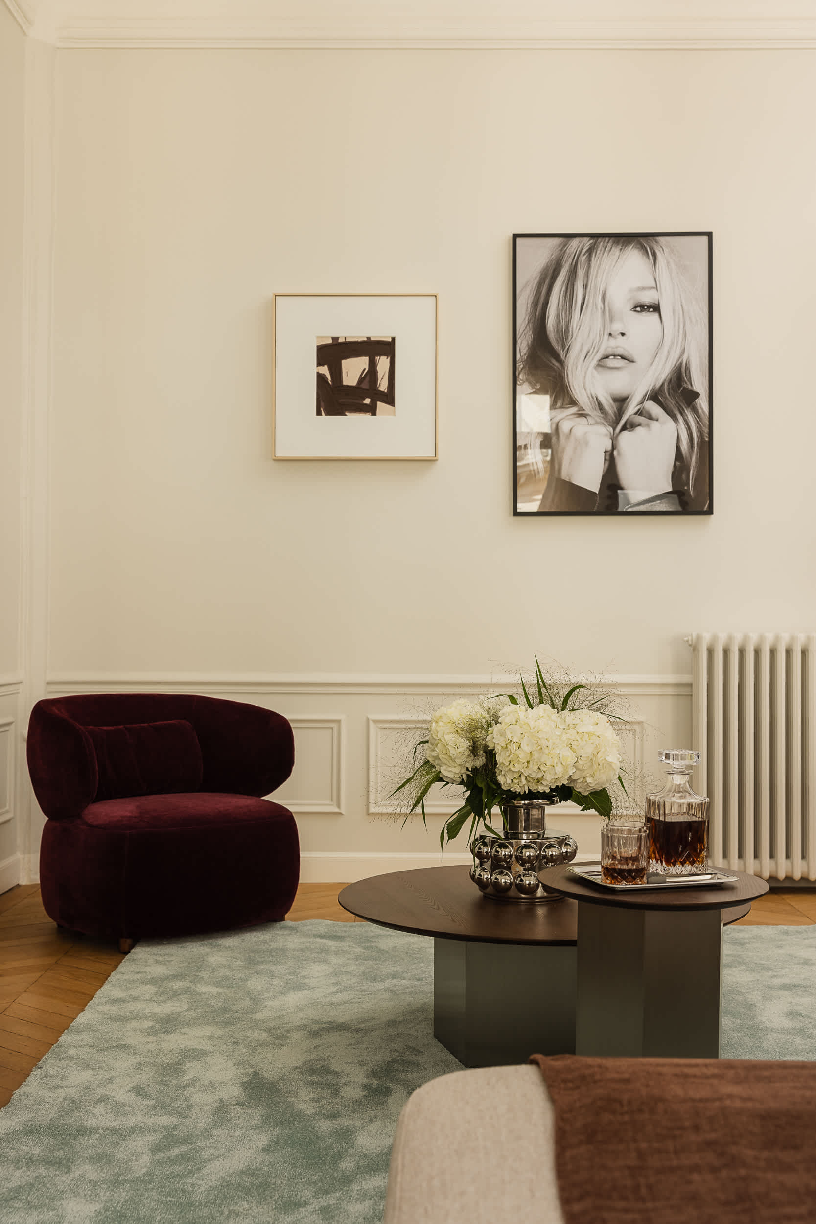 Refined Montaigne 2BR Suite 6P - 8