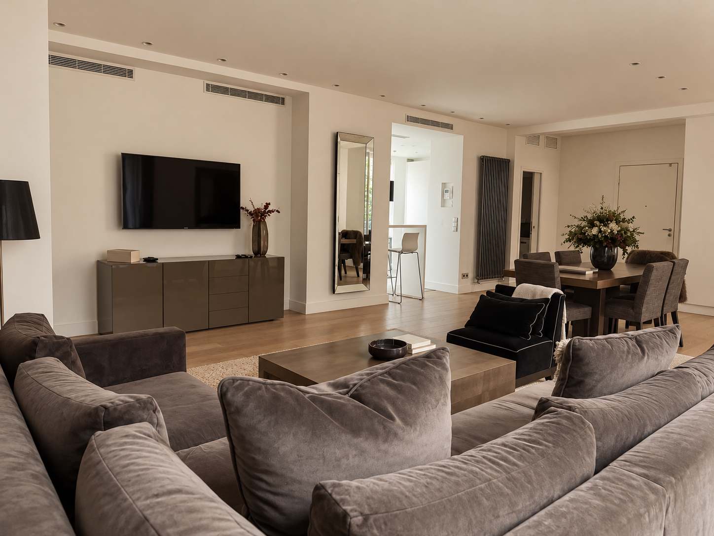 Montaigne Luxury 2 Bedroom & AC