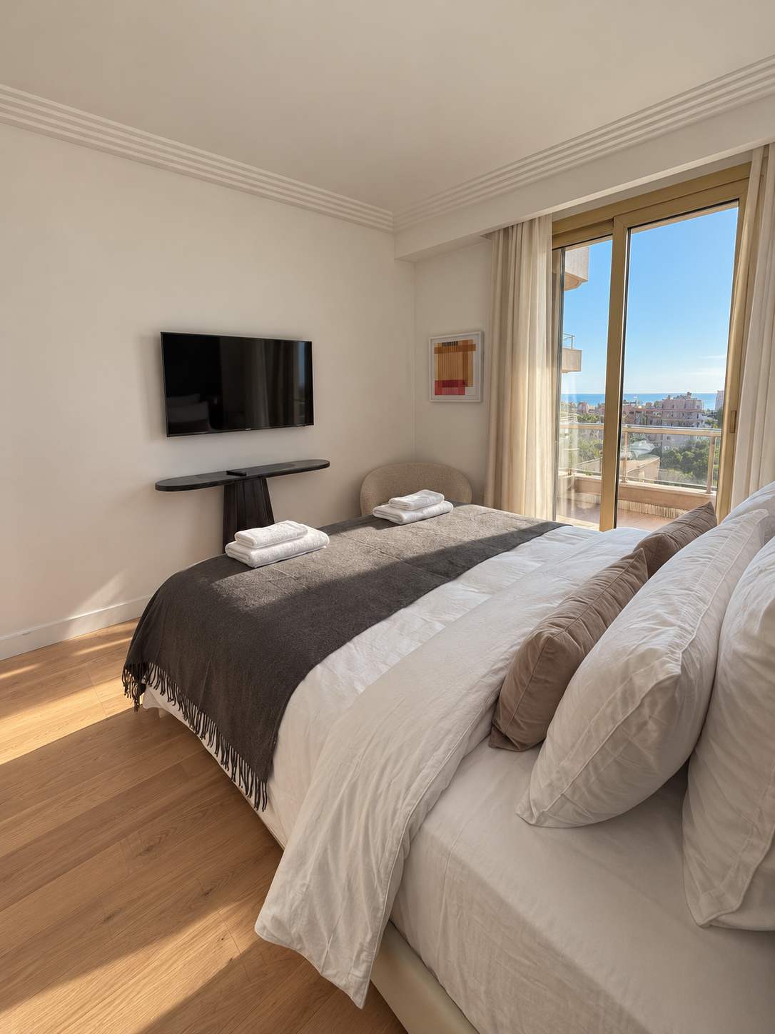 Modern Monaco Views with AC 3 Bed & 2 Bath - 5