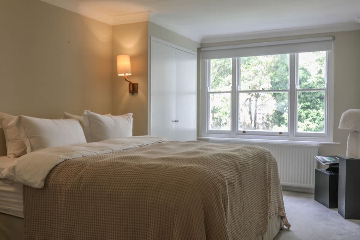 Charming Westbourne 2Bdr Haven - 12