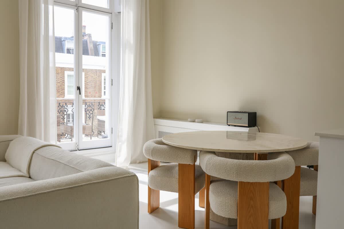Charming Westbourne 2Bdr Haven - 10