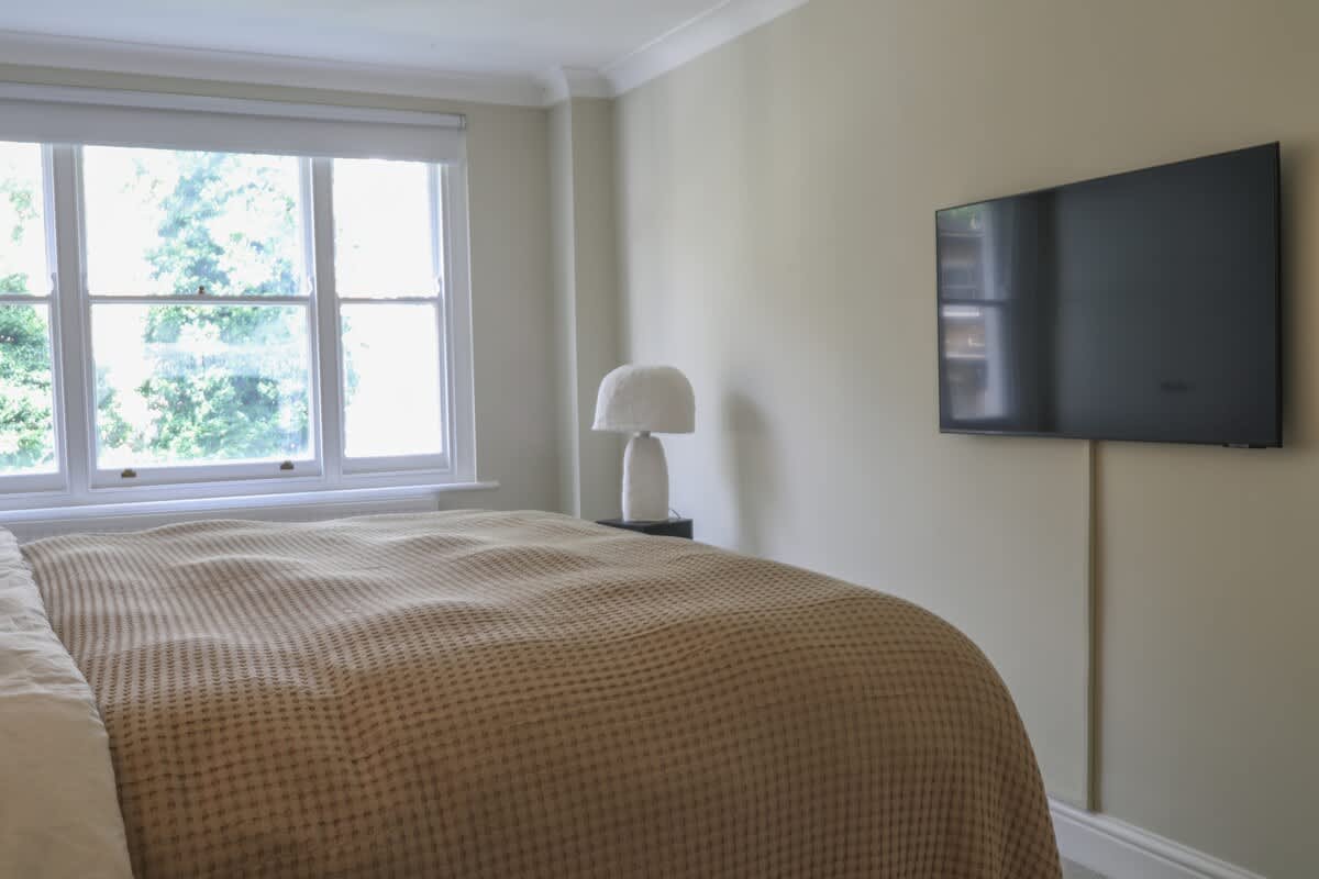 Charming Westbourne 2Bdr Haven - 4