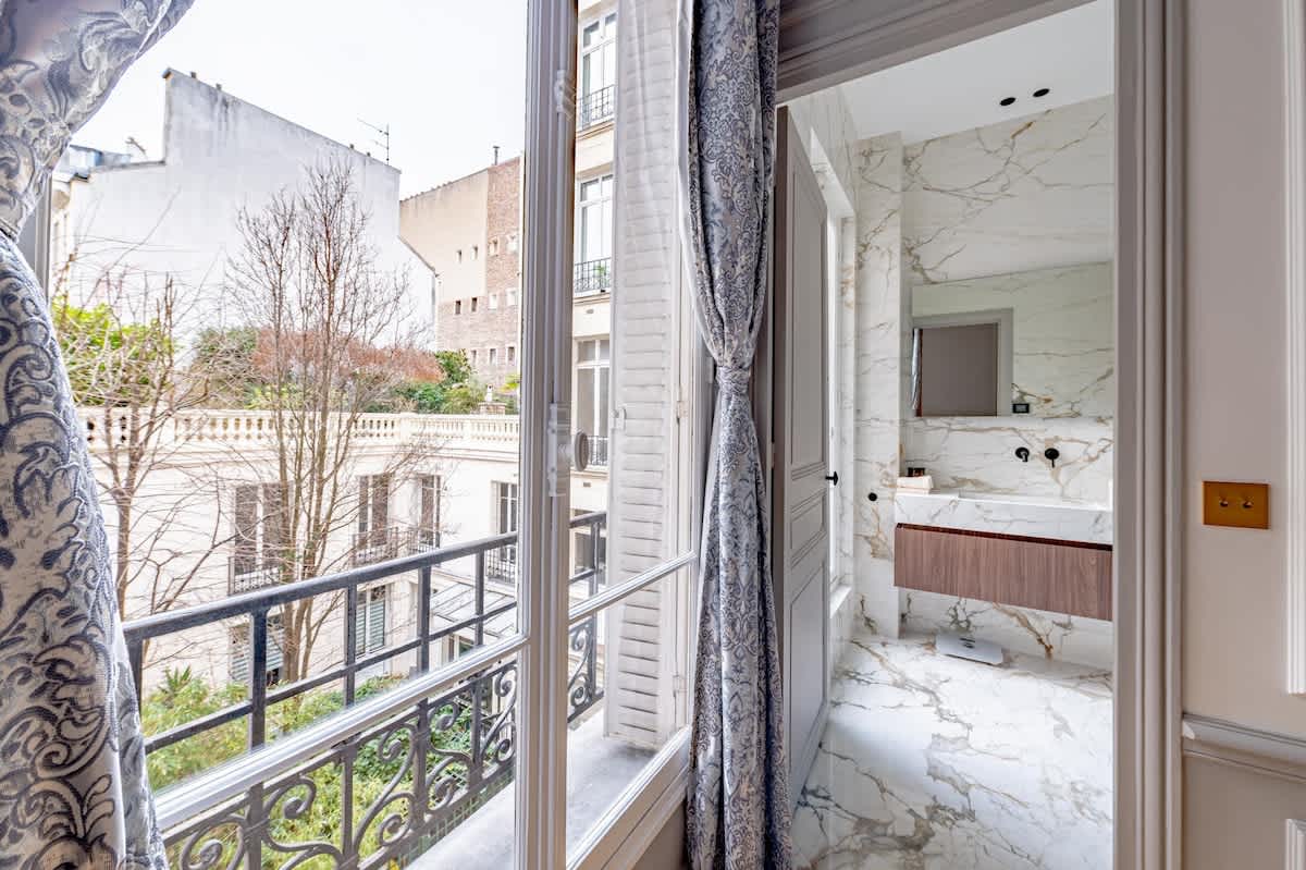 Beautiful and Stylish 2 Beds in Trocadéro 16th — 10