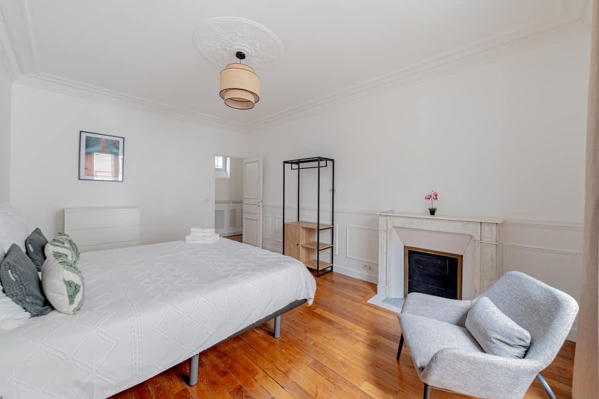 Parisian Elegance 2 Bedroom in the 16th