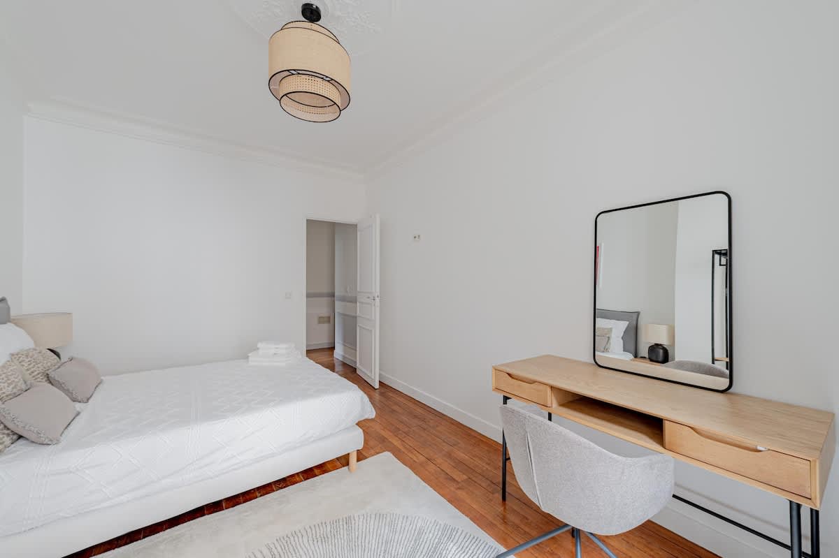 Parisian Elegance 2 Bedroom in the 16th — 13