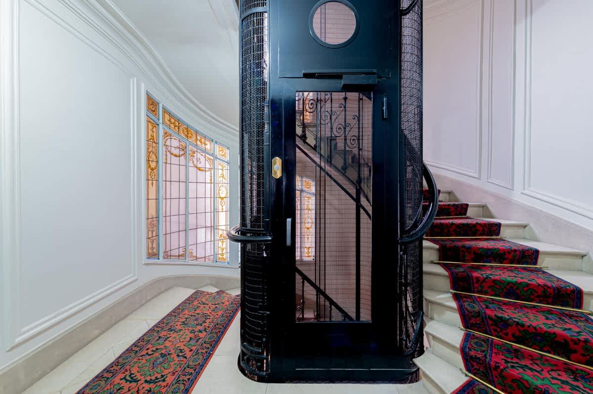 Parisian Elegance 2 Bedroom in the 16th — 28
