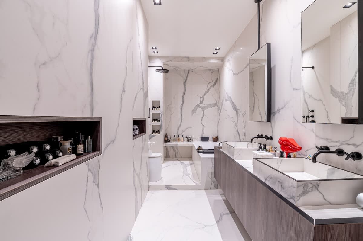 Stylish 4 Beds by Trocadéro