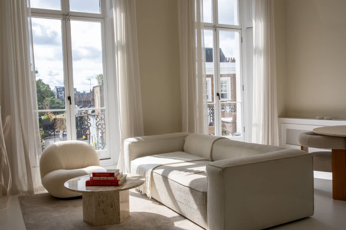 Charming Westbourne 2Bdr Nest - 2