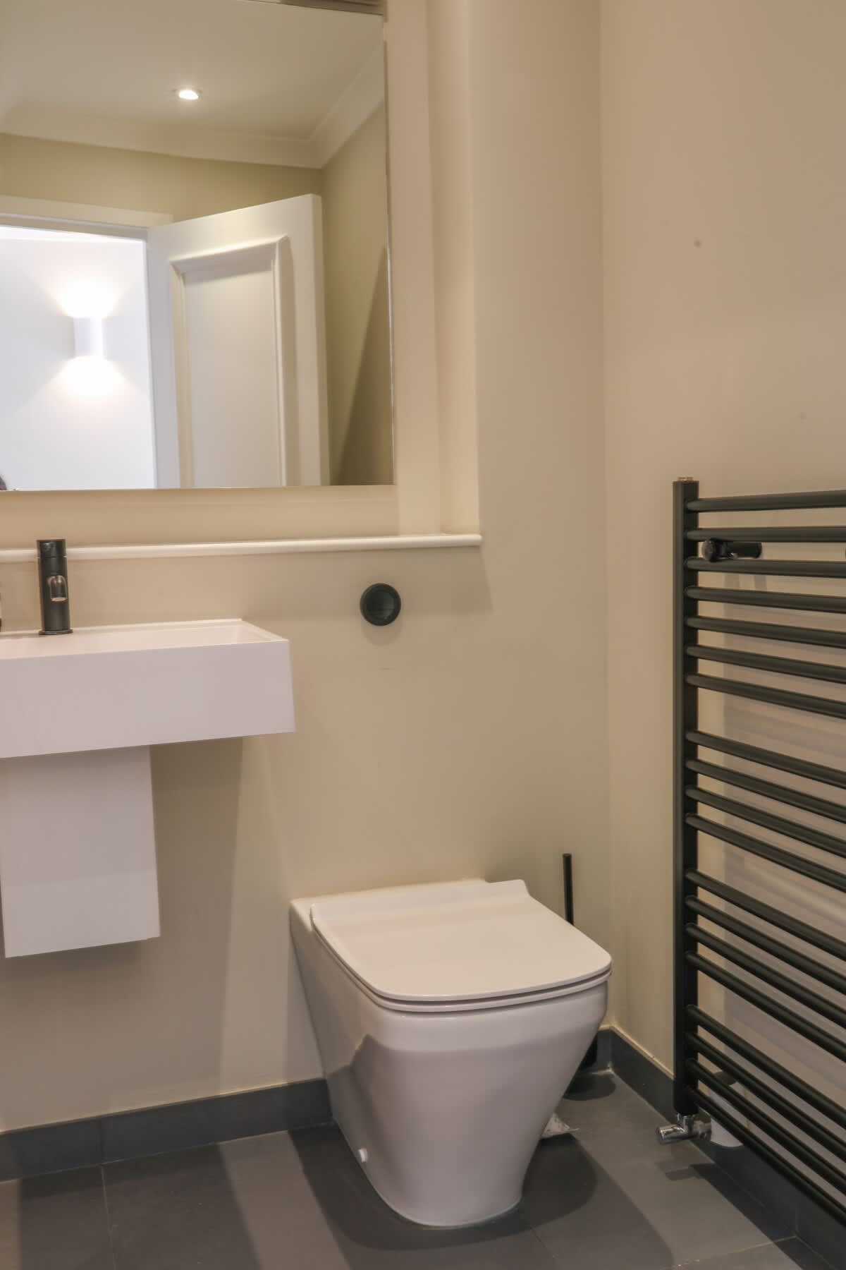 Charming Westbourne 2Bdr Nest - 26