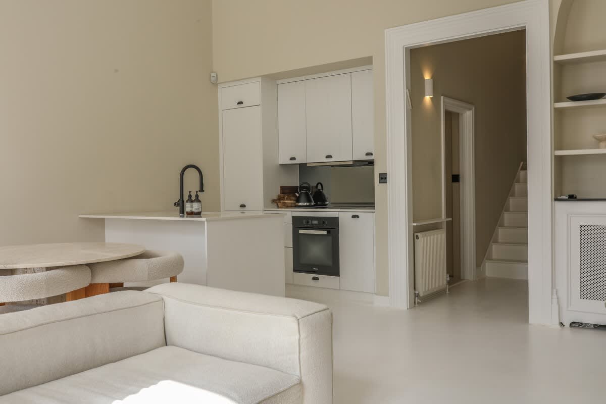 Charming Westbourne 2Bdr Nest - 21