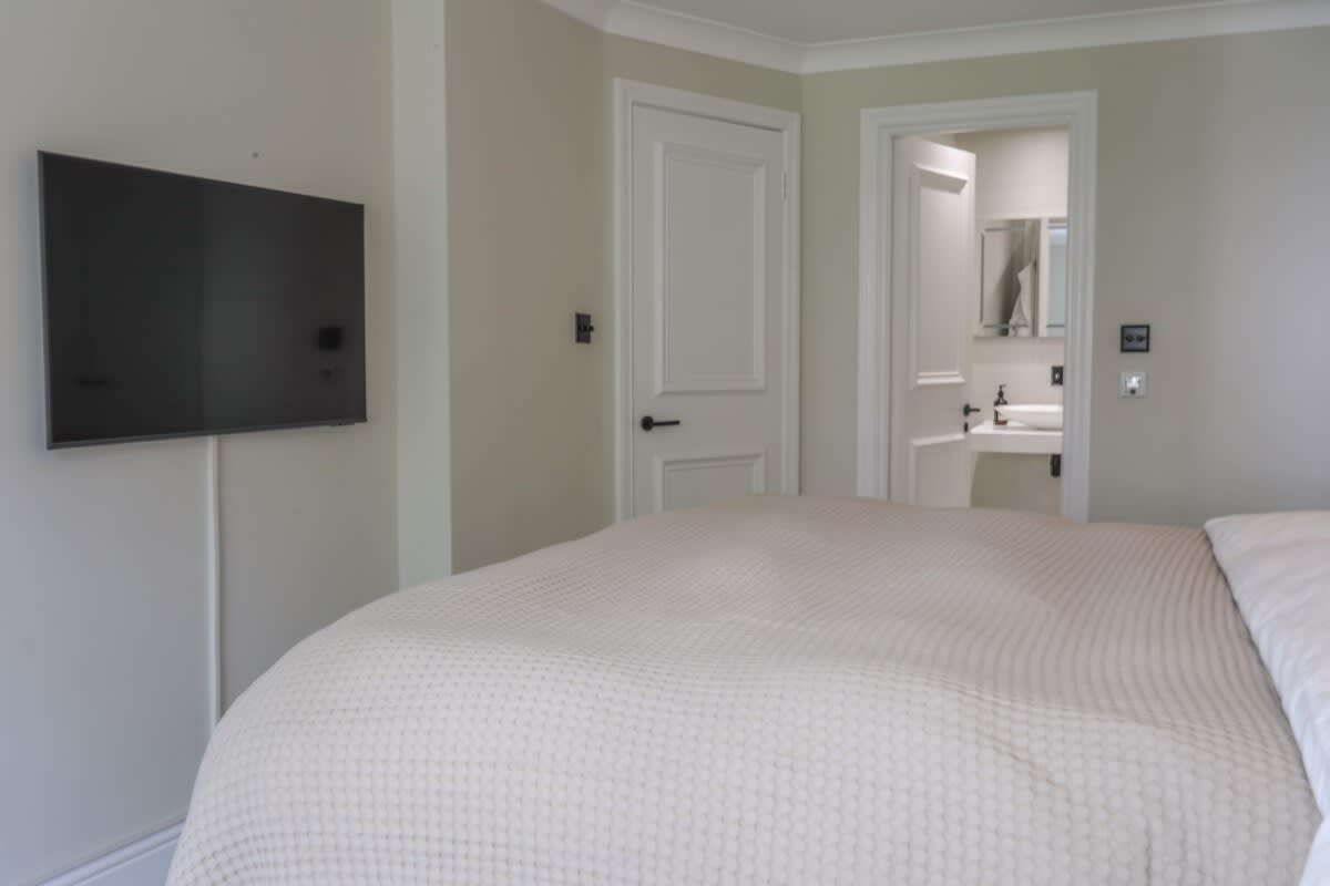 Charming Westbourne 2Bdr Nest - 11