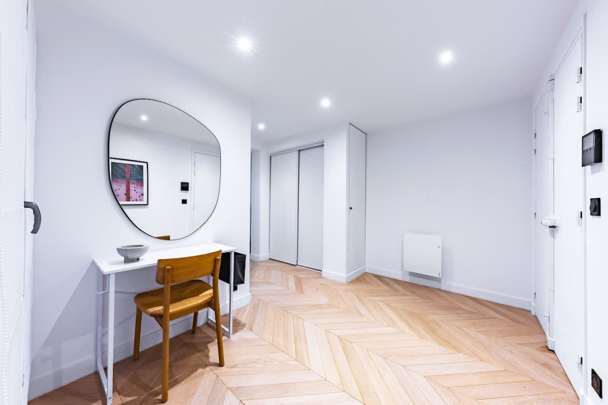 Superb 3 Bedroom Stay AC Facing Madeleine Honore — 25