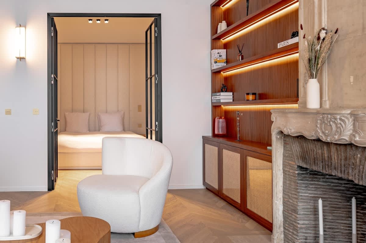 Stylish Rue des Rosiers Gem Modern 2 Bed with AC — 9