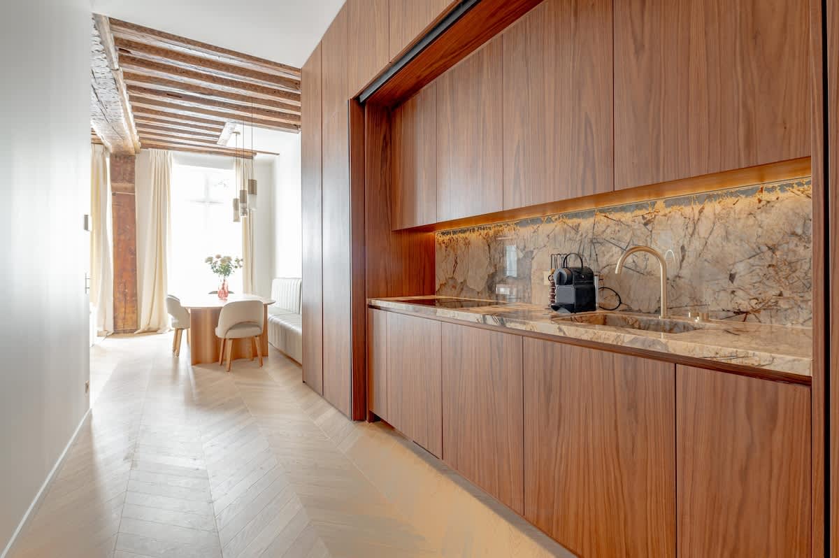 Stylish Rue des Rosiers Gem Modern 2 Bed with AC
