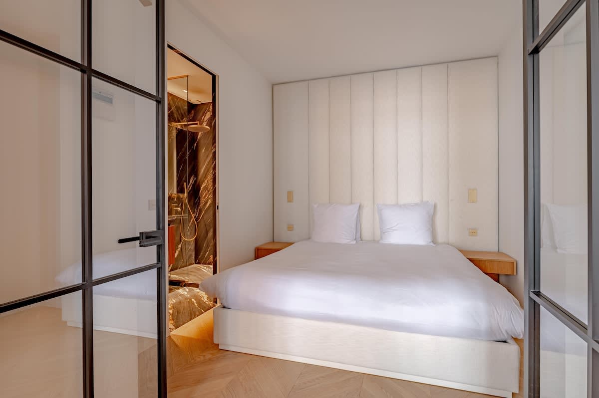 Stylish Rue des Rosiers Gem Modern 2 Bed with AC — 12