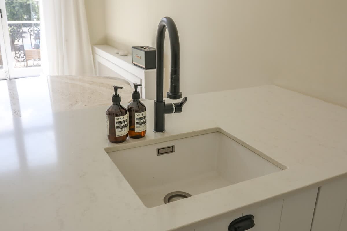 Charming Westbourne 2Bdr Dream - 14
